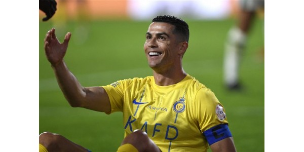 CRISTIANO RONALDO bat le record européen du plus grand nombre de buts en un an